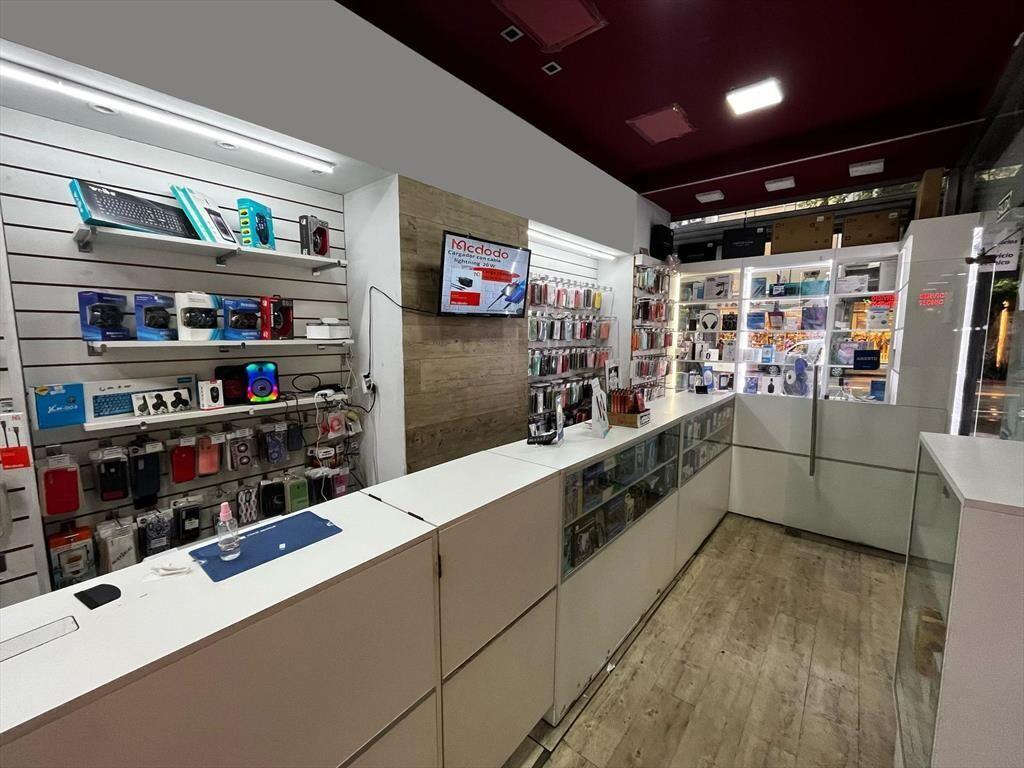 18 de julio esq. Rio negro 40 m2, boca de galeria!!