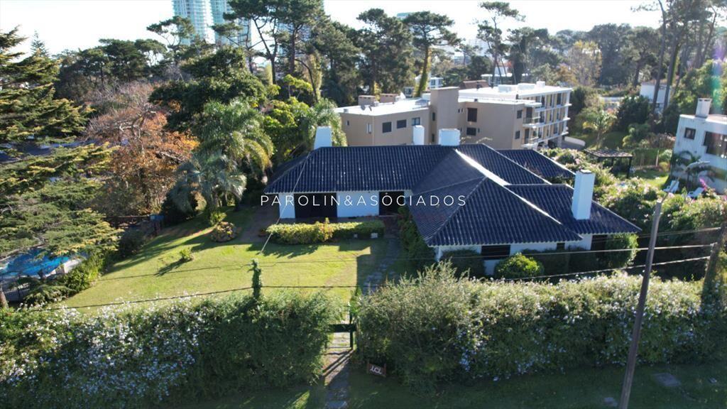 Espectacular casa en Playa Mansa, a metros del