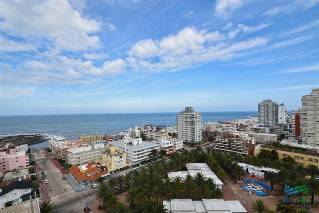Apartamento de 3 dormitorios con vista al mar del