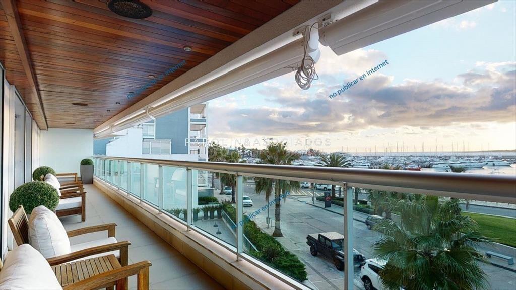 Apartamento en venta de 4 suites en edificio del
