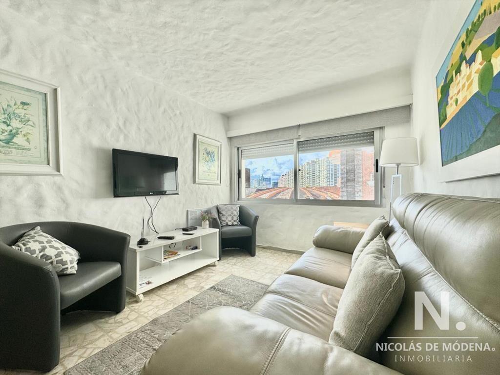 Apartamento reciclado de un dormitorio y medio en Penínsul