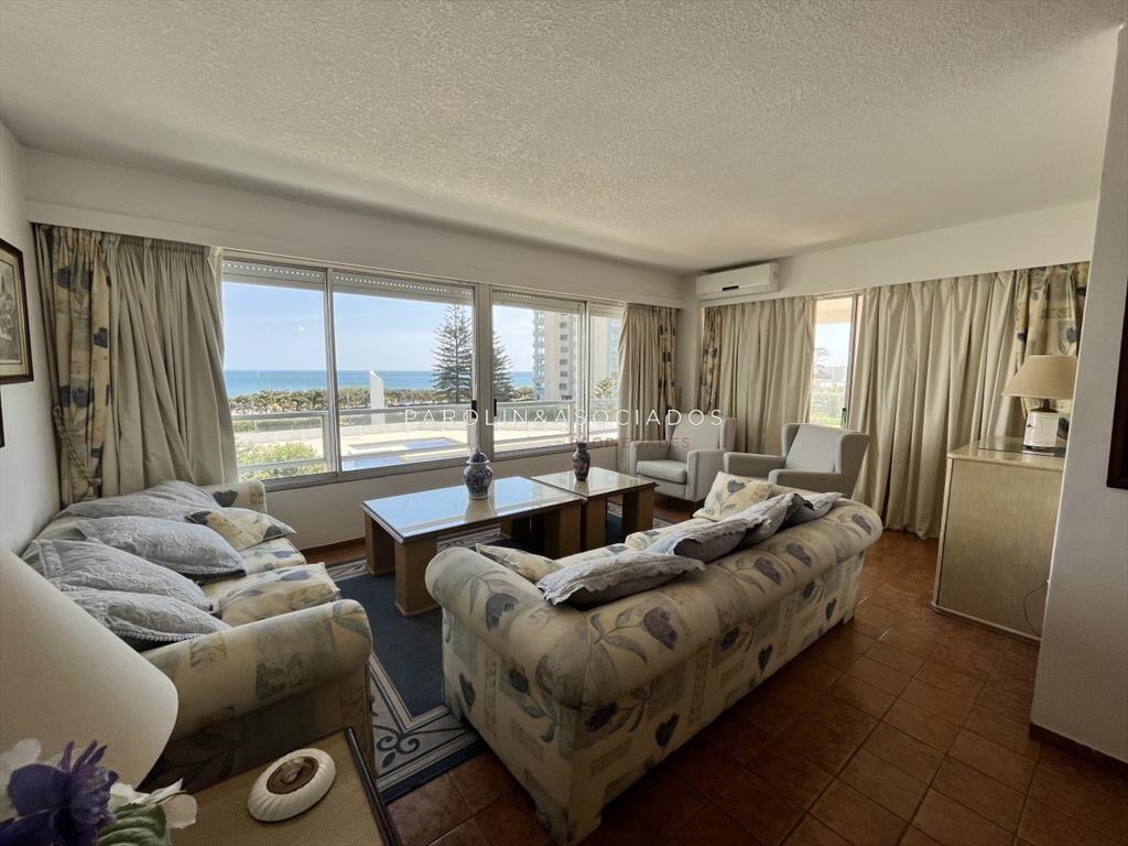 Apartamento en venta en torre Jefferson, Punta del Este.
