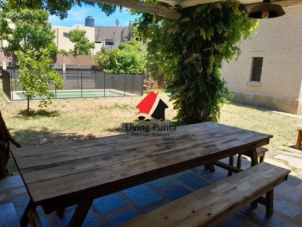 Casa a poco del mar y con piscina climatizada