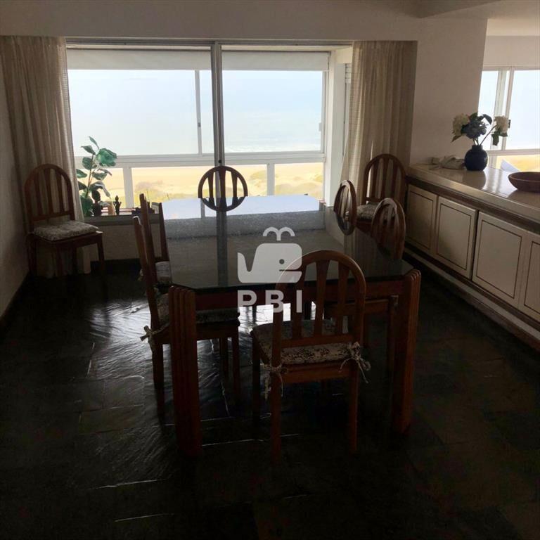 Apartamento de 3 dormitorios en venta en Punta -