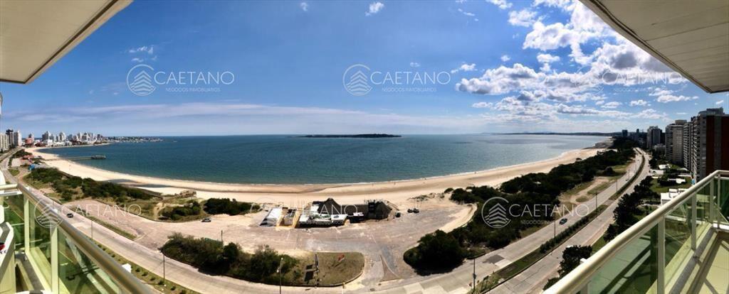 Venta apartamento 3 dormitorios + servicio. Playa