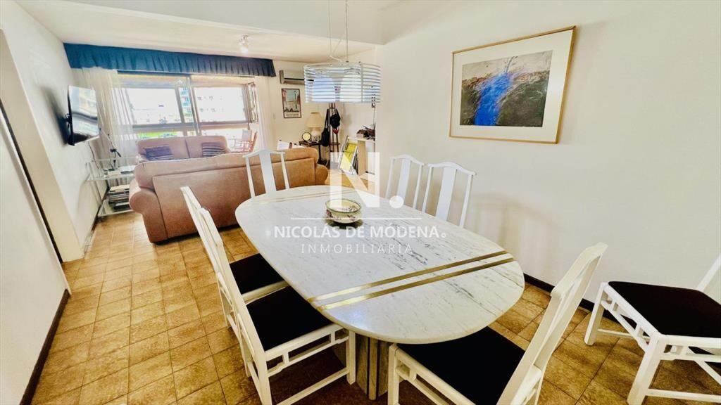 En venta apartamento en Brava de 2 dormitorios.