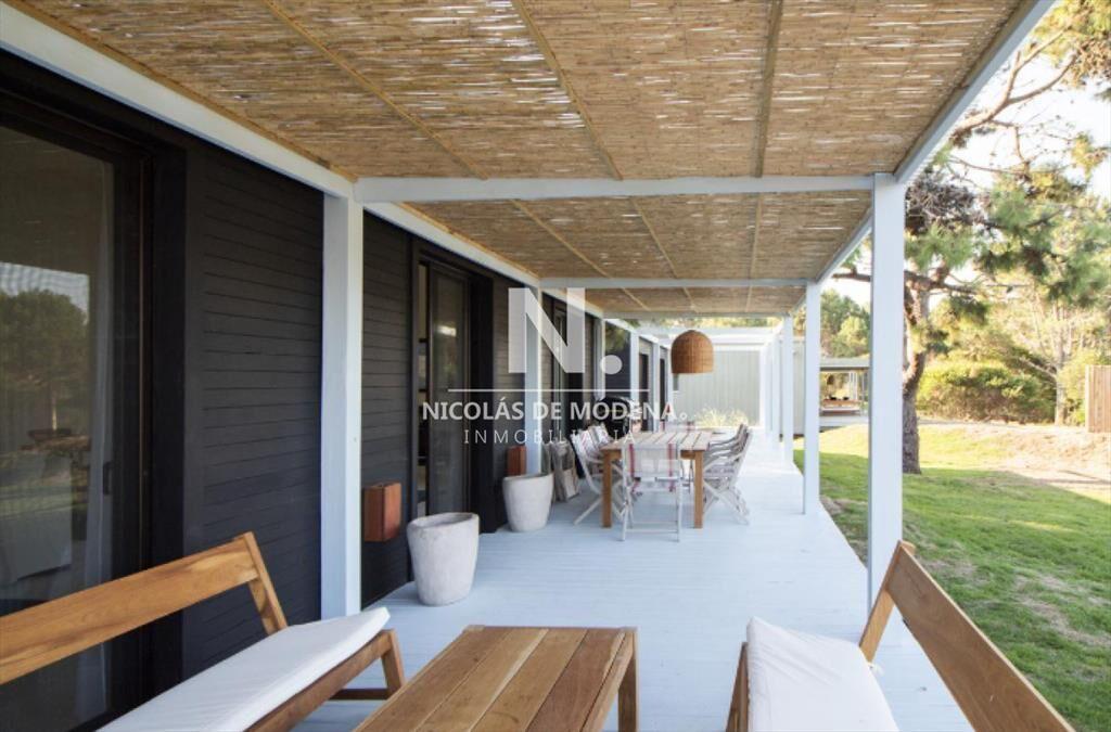 Vende casa en Laguna escondida de 4 dormitorios.