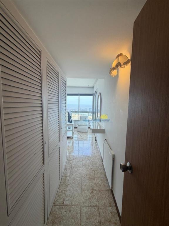 Apartamento de 3 dormitorios y servicio en Venta