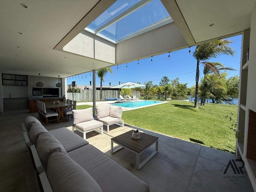 Casa en venta c/ cochera en Viñedos de la Tahona