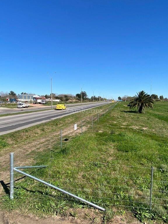 Terreno sobre ruta 102
