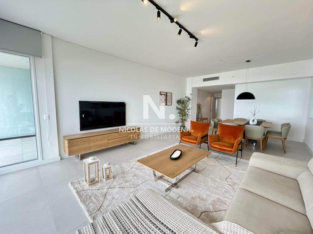 Venta Apartamento 3 dormitorios + servicio Punta