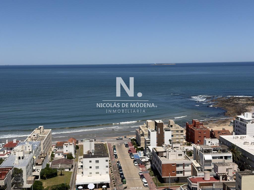 Vende apartamento en Peninsula Punta del Este de 3 dormitor