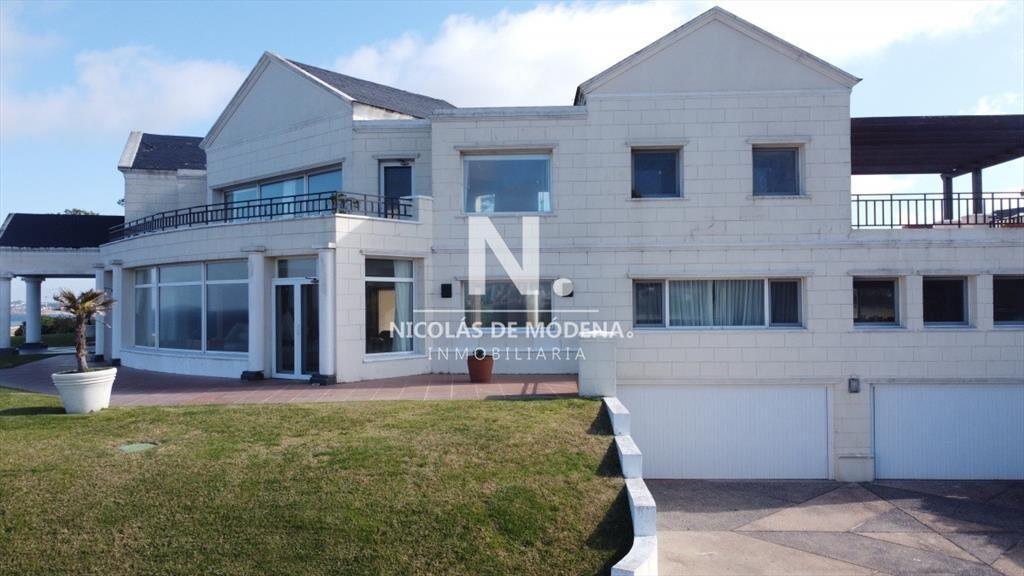 Espectacular Mansion frente al mar, Playa Mansa.