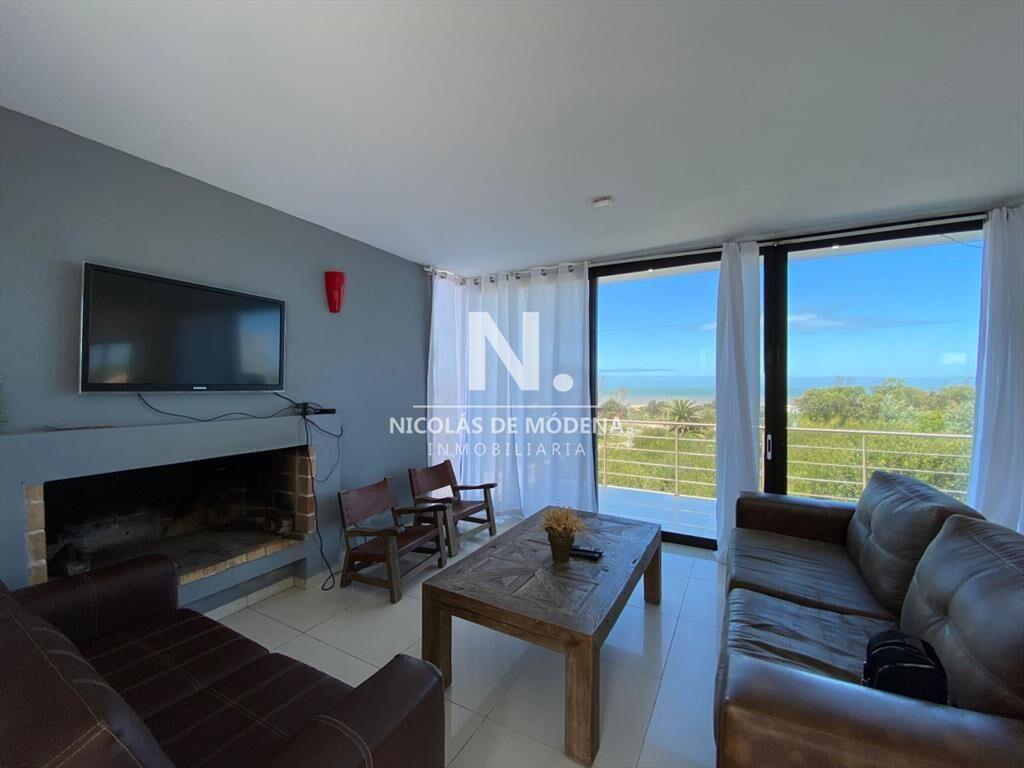 Casa de tres dormitorios en Altos de Punta en