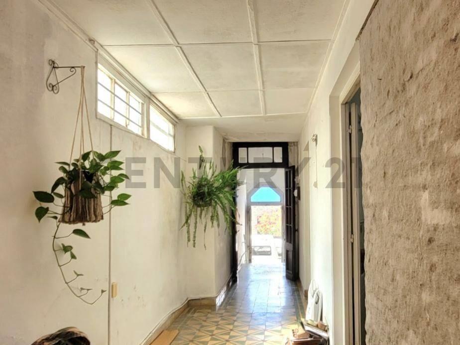 VENTA CASA A RECICLAR EN REDUCTO 100 m2 Al frente PH acep...