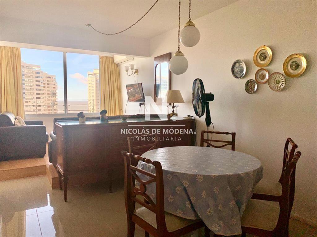 Apartamento de Dos Dormitorios en venta Playa Mansa