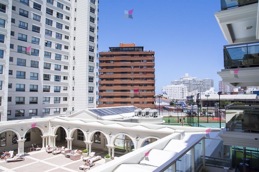 Departamento en venta con amplios dormitorios.