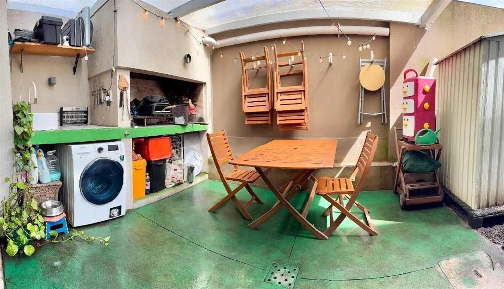 Venta de Apartamento de dos dormitorios con patio y garaje