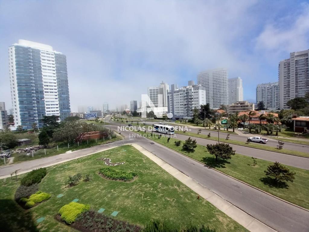 Departamento de 2 dormitorios en venta en Punta