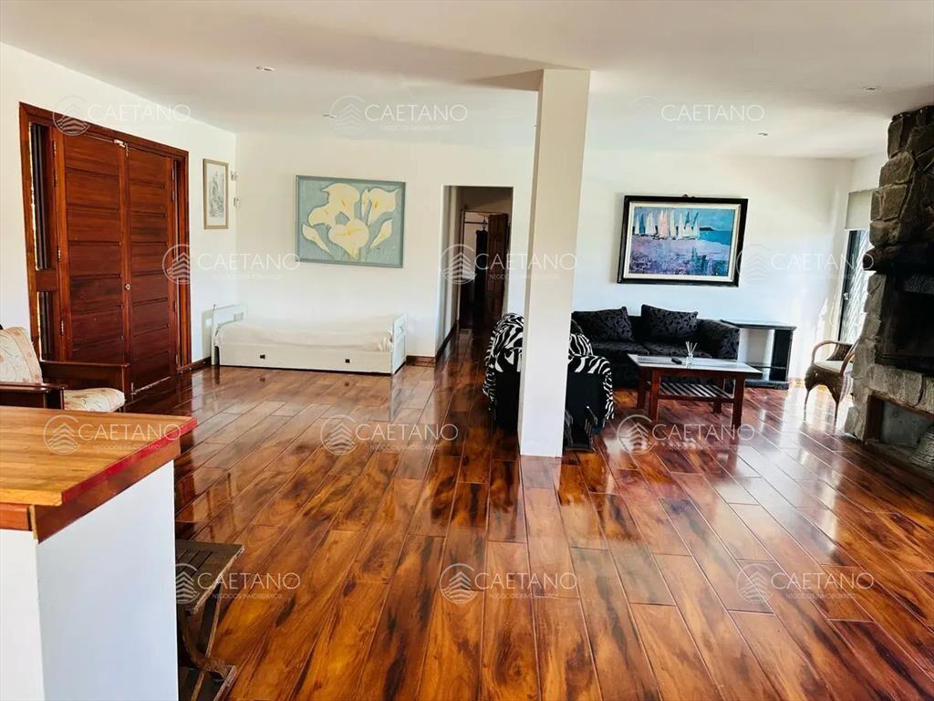 Venta casa tres dormitorios. Club Del Lago. Punta