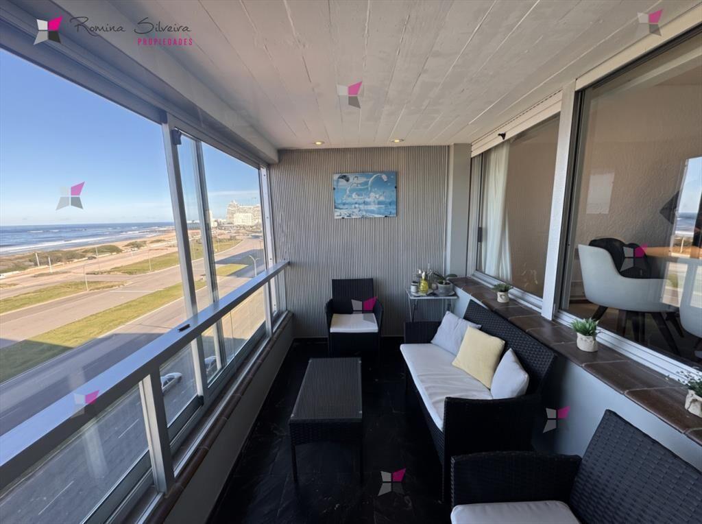 Apartamento en Punta del Este frente a la Brava