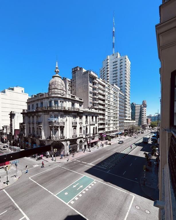 ALQUILER EDIFICIO TRES PISOS DE OFICINA EN 18 DE JULIO