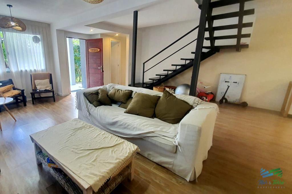 Venta y alquiler anual de casa en Pinares a 200 -