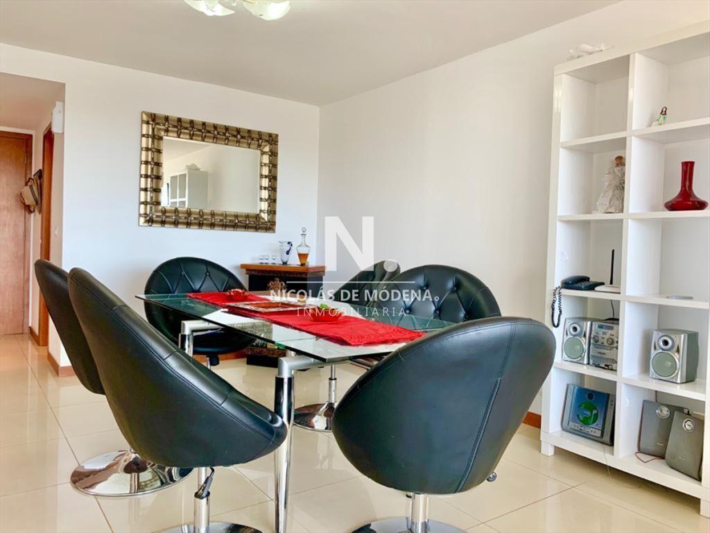 Vende apartamento de 3 dormitorios con vista en