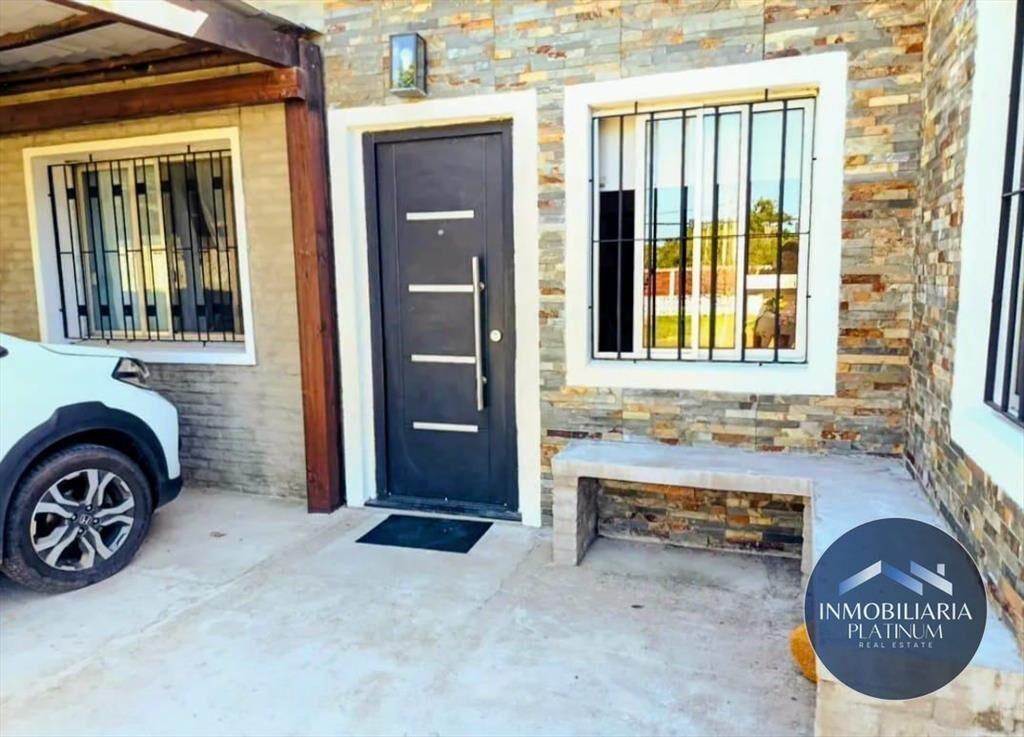Casa en venta c/ cochera en Solymar