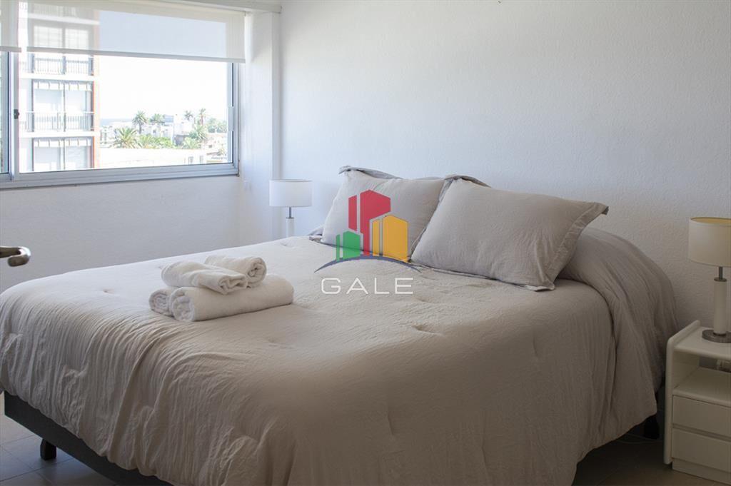 Apartamento de 2 dormitorios con vista al mar en venta en P