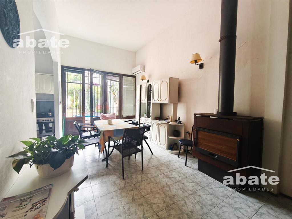 Venta Casa de 3 dormitorios, Escritorio y Jardín en Pocitos