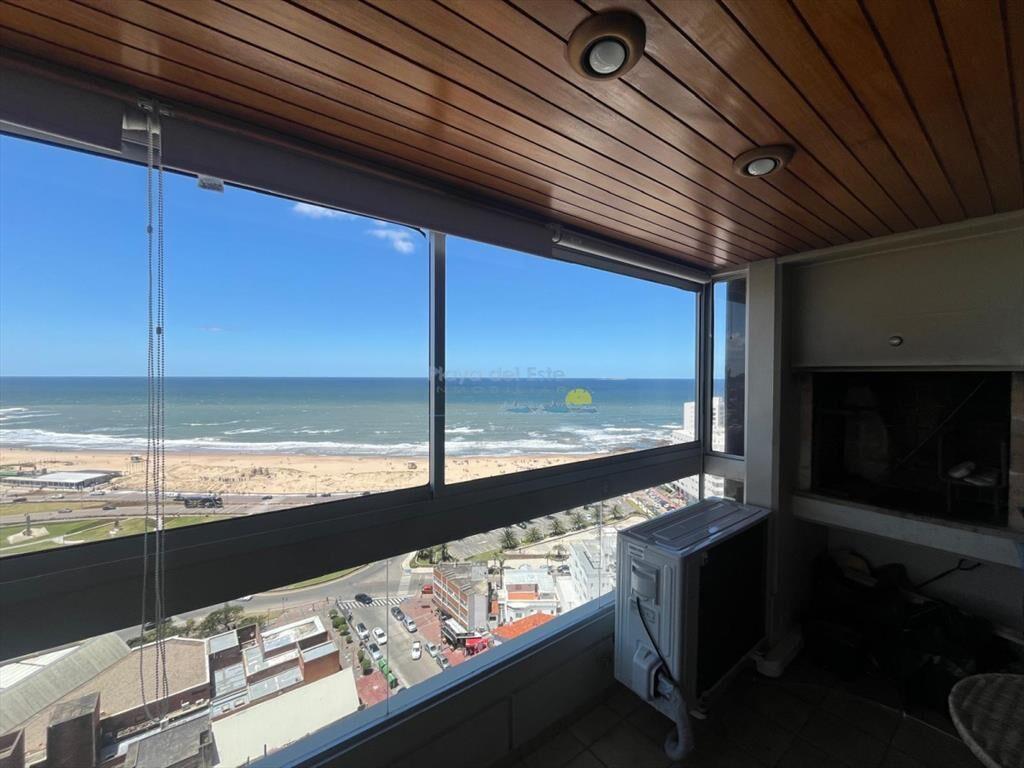 Apartamento de 3 dormitorios en Punta del este ,