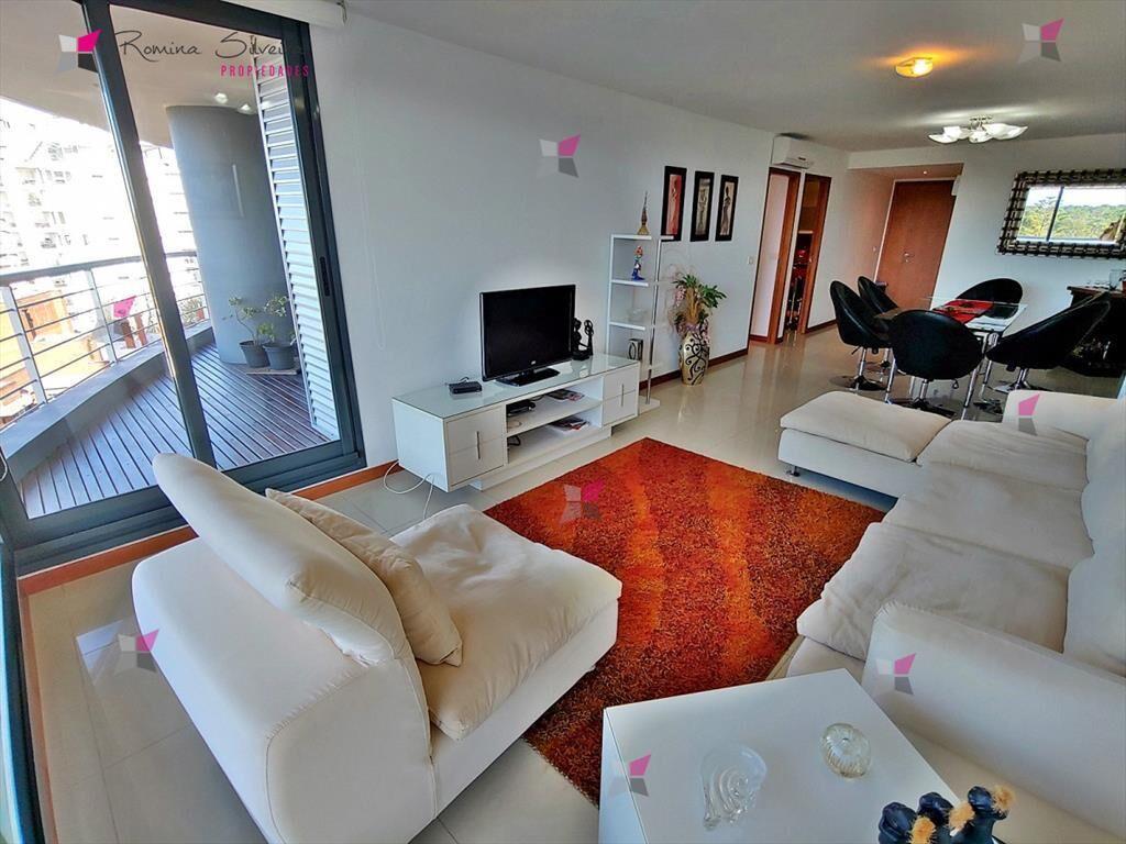 VENTA DE APARTAMENTO DE 2 DORMITORIOS EN TORRE TRESSENTA PU