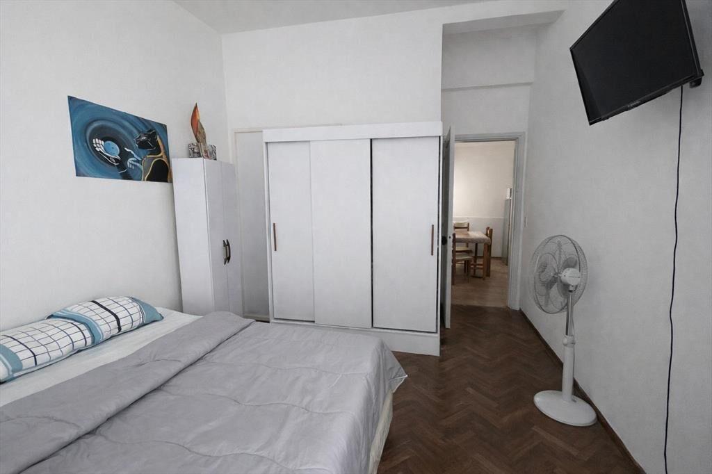 Venta apartamento 3 dormitorios con patio. Tres Cruces- Alq