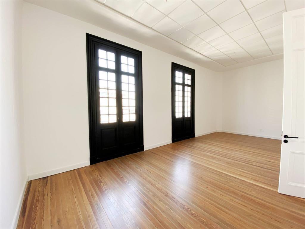Alquiler - Edificio de oficinas y local comercial - Ciudad V