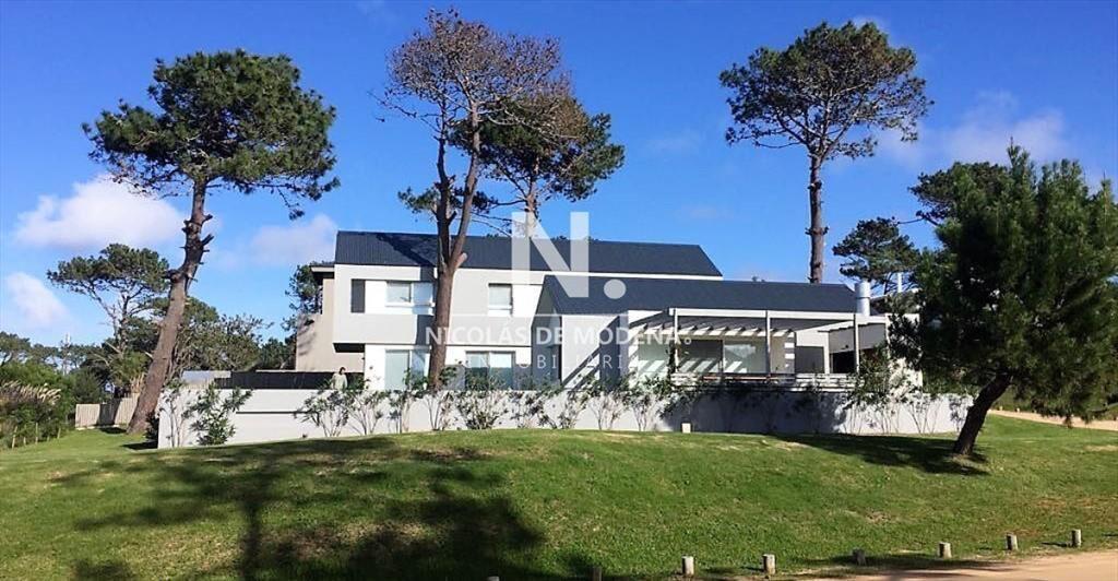 Hermosa casa en venta en JosÃ© Ignacio de 5 dormitorios