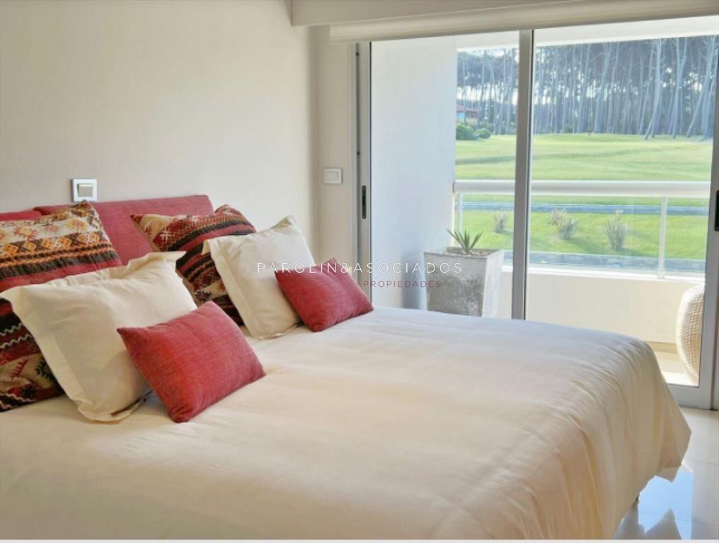 Apartamento en venta de 3 dormitorios + en Punta