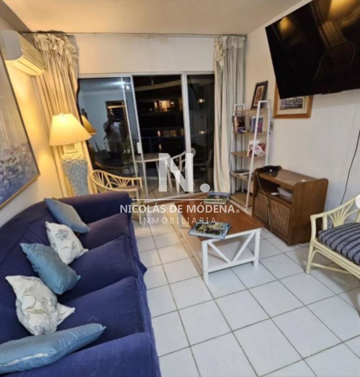 Vende apartamento en Peninsula de 2 dormitorios con excelen