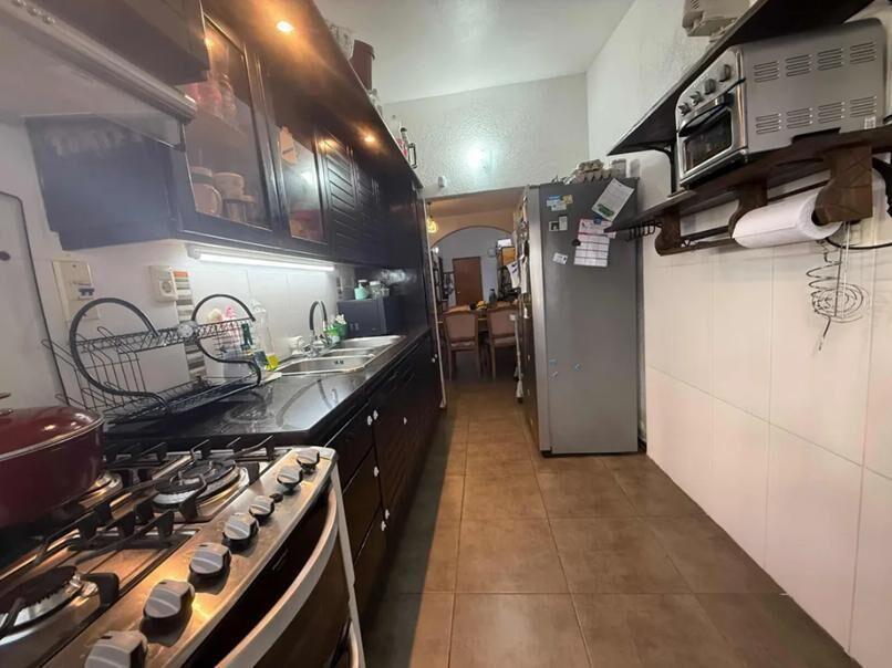 Venta casa de 2 dormitorios y 2 baños, con garage en La Bla