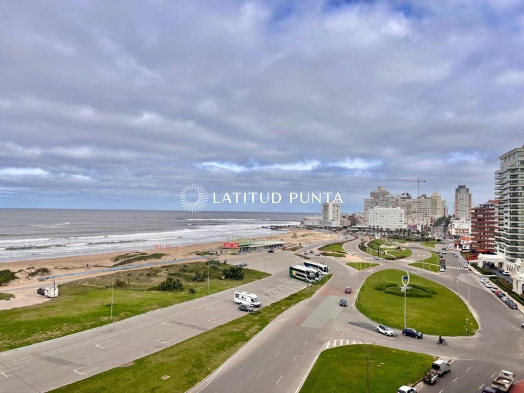 Apartamento 2 dormitorios y medio. Brava