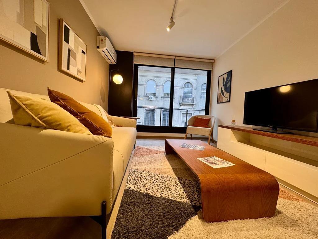 Venta de apartamento de 2 dormitorios al frente en CN 1722,