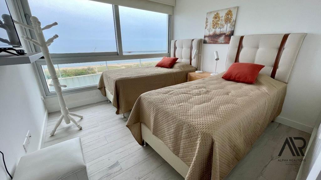 Venta Penhouse 4 dormitorios primera línea
