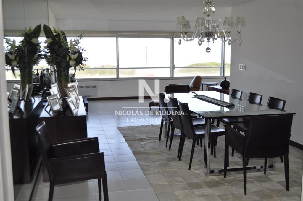 En venta Amplio departamento de 3 dormitorios al