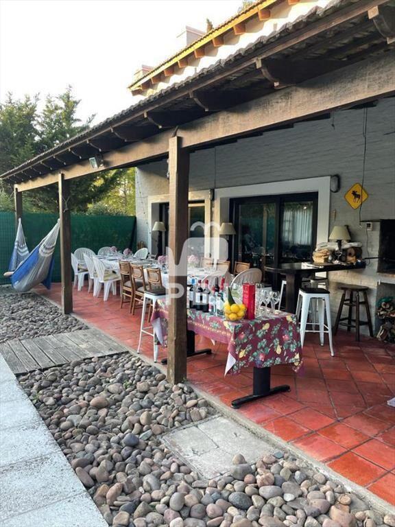 Venta de  casa 4 dormitorios+ servicio  - Ref :