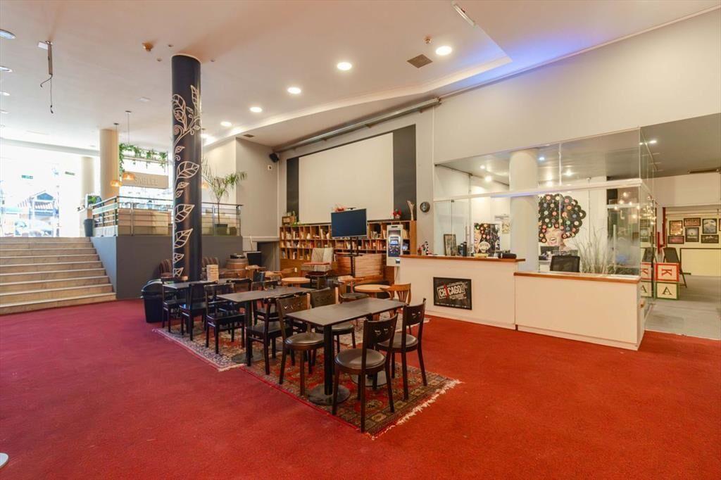 Alquiler Local Comercial sobre Arocena 876 m2