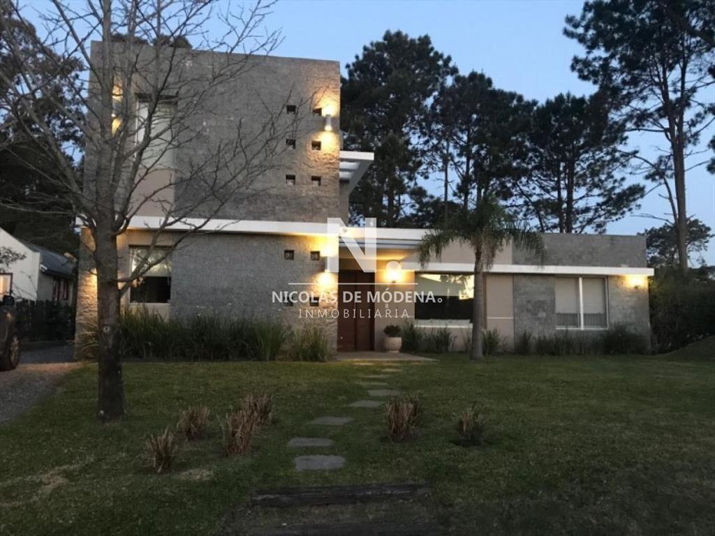 Gran casa en venta en Barrio Privado La Arbolada