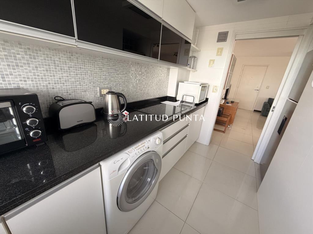 Piso alto en Roosevelt, 3 dormitorios