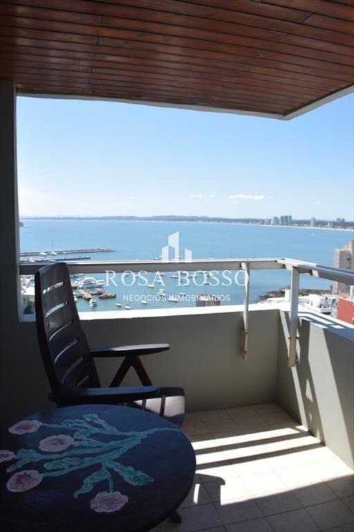 Apto en península, a 300 metros del mar.