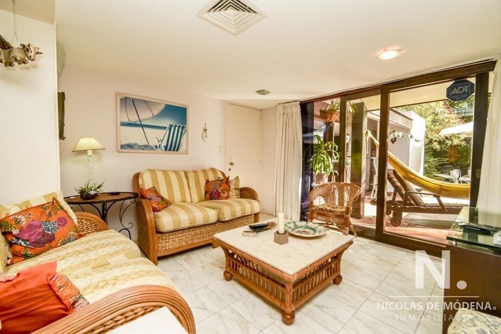 Casa de Cuatro Dormitorios en Venta - Punta del Este