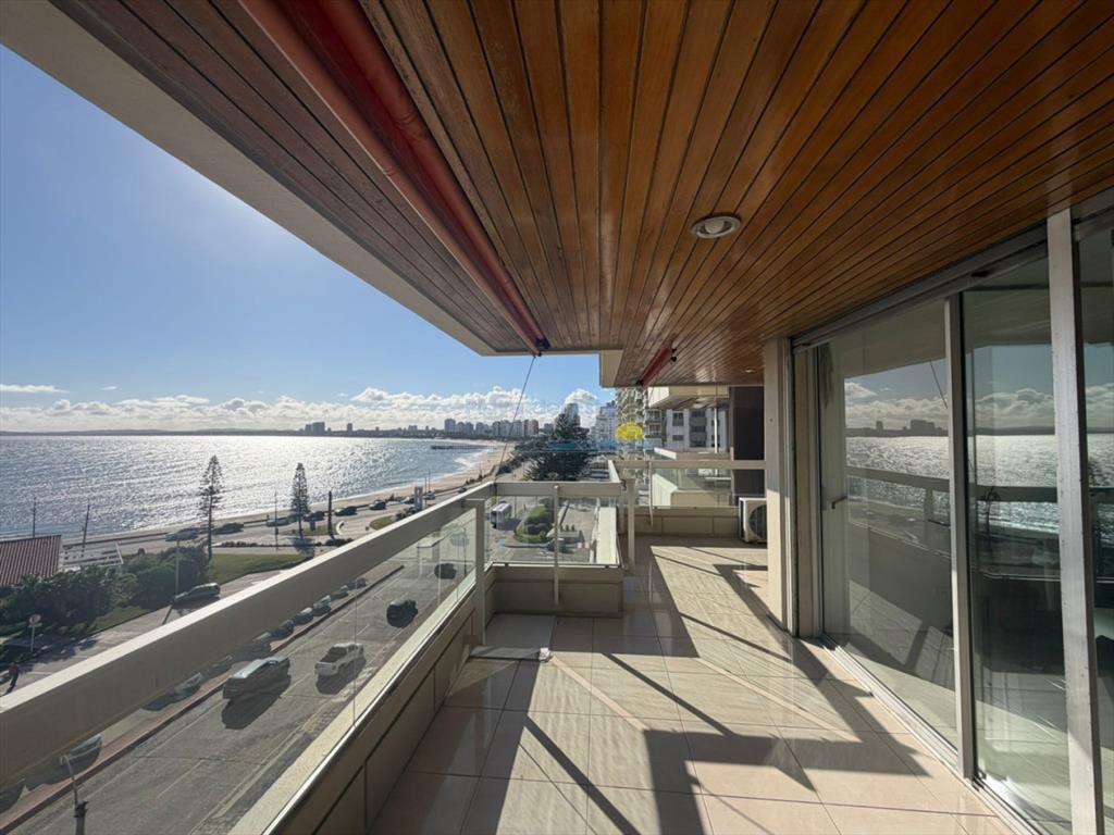 Apartamento de 4 dormitorio en alquiler anual  e